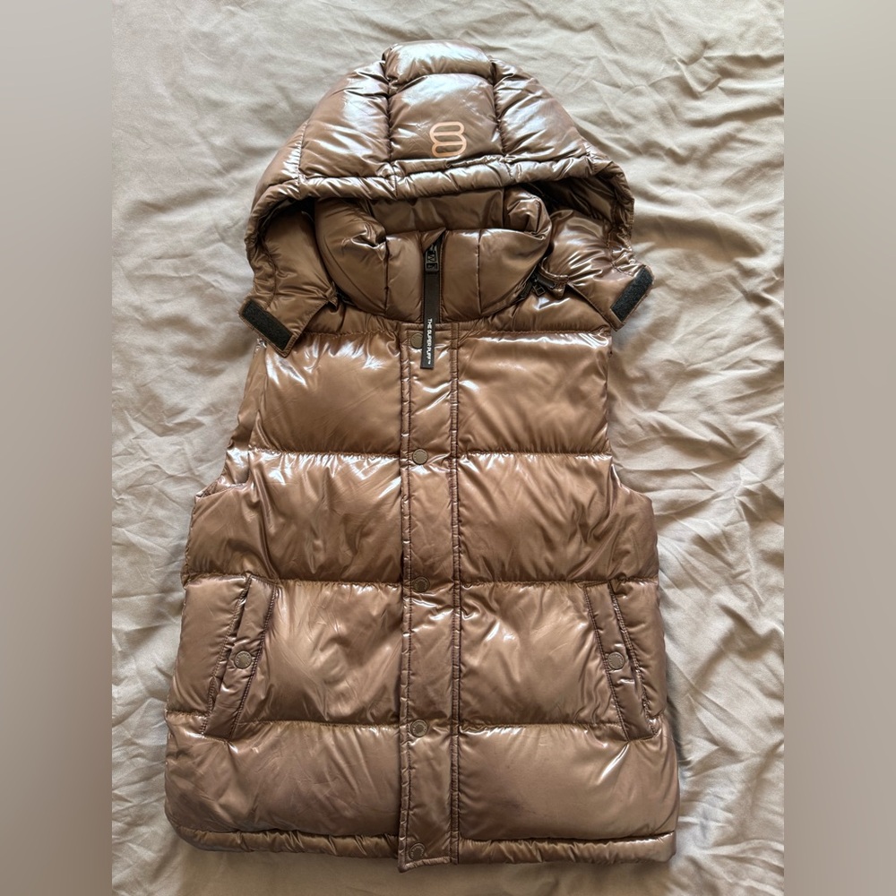 ARITZIA THE SUPER PUFF VEST HIGH GLOSS - Picture 3 of 8